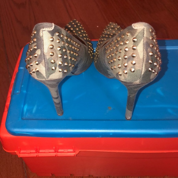 Green-Camouflage Gold-Spiked Heel’s Size 9 - Picture 4 of 4